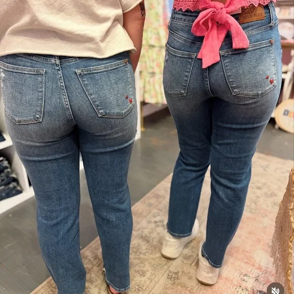 SOLD Queen of Hearts High Rise Boyfriend 7/28 - Picture 8 of 12